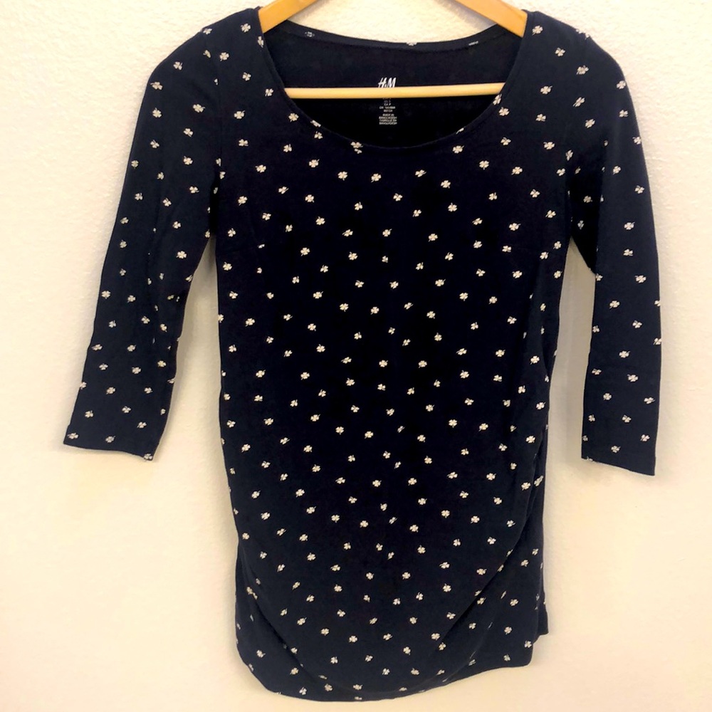 H&M Maternity shirt- 4 leaf clover 🍀 small